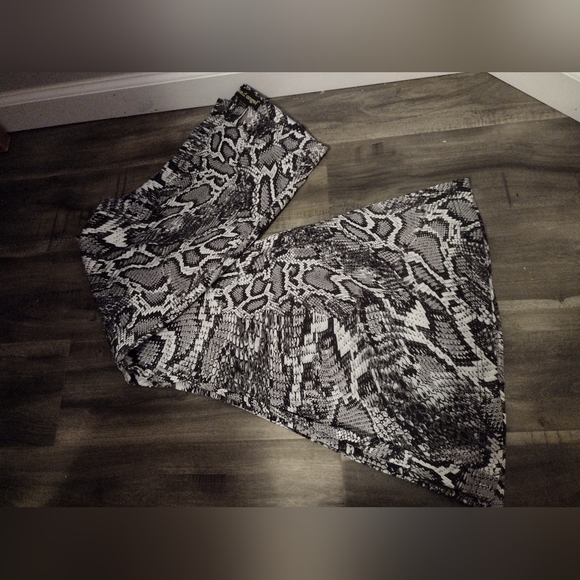 Like an angel 😇 bell bottoms XL brand new WOT - Picture 7 of 7